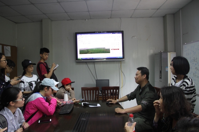 刘文亮老师为大家介绍研究站科研成果 刘文亮老师为大家介绍研究站科研成果