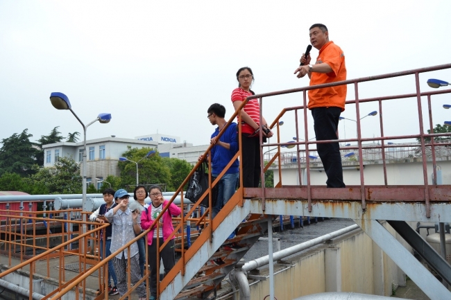 江浩工程师做现场讲解 江浩工程师做现场讲解