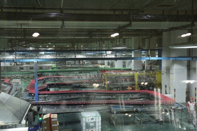 可口可乐全自动化灌装线 可口可乐全自动化灌装线