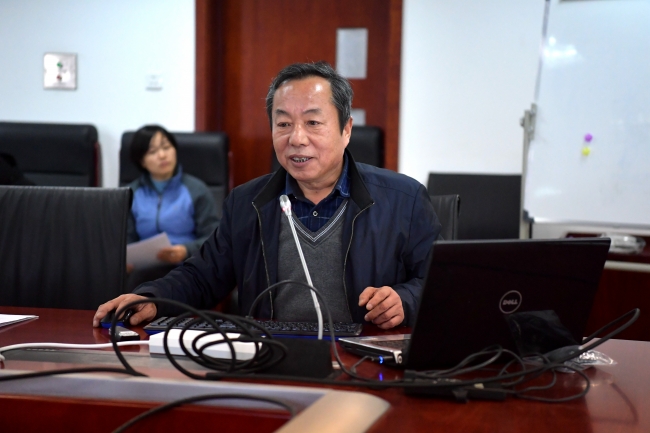 站长王希华教授作报告