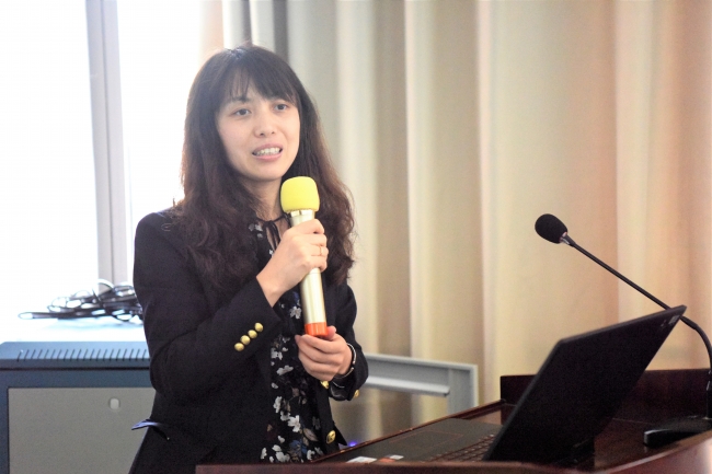 吴丹老师介绍到场嘉宾