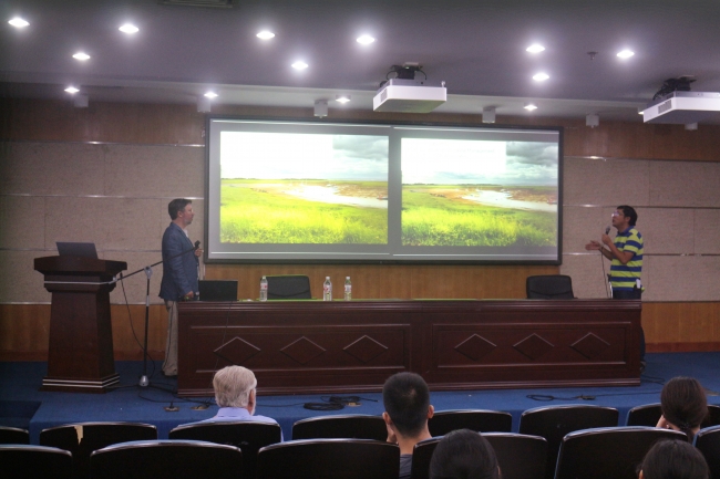 Stephen Crooks研究员做学术报告 Stephen Crooks研究员做学术报告