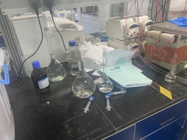 136-桌面摆放杂乱 136-桌面摆放杂乱