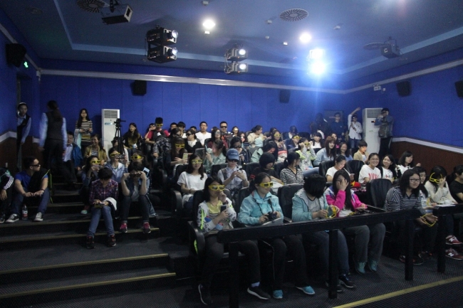 观看四维动感影片《鱼龙勇士》(鱼龙就是现实中的中华鲟) 观看四维动感影片《鱼龙勇士》(鱼龙就是现实中的中华鲟)