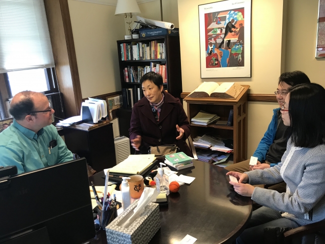 我院教师邓泓、张勇、柳欣源与Ben Lotto、周宇探讨学生工作 我院教师邓泓、张勇、柳欣源与Ben Lotto、周宇探讨学生工作