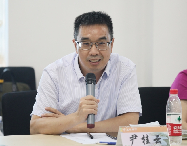 上海市政协提案委员会专职副主任尹桂云发言