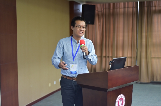 我校yl6809永利官网夏建阳教授在论坛上做报告