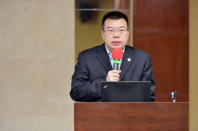 我校副校长孙真荣在论坛启动仪式上致辞