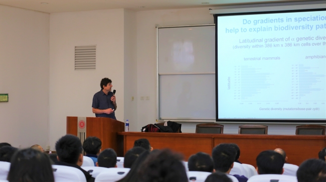 Dolph Schluter 教授为大家做讲座 Dolph Schluter 教授为大家做讲座