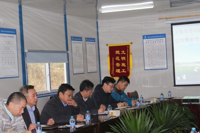 温泉研究员等专家听取汇报 温泉研究员等专家听取汇报