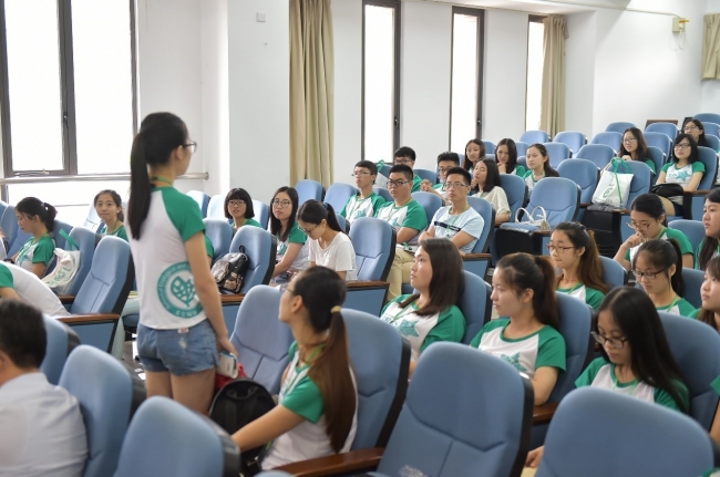 9营员进行自我介绍