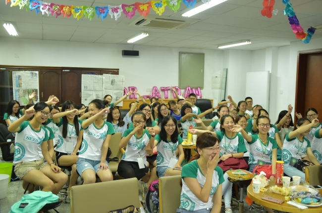 15全场合唱《我们的歌》