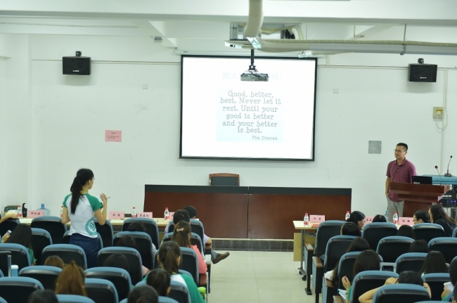 2营员与夏建阳老师交流互动