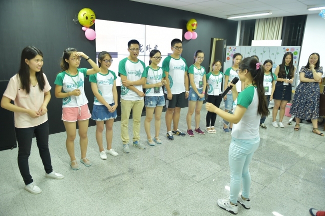 14副院长张秋卓老师参与游戏环节