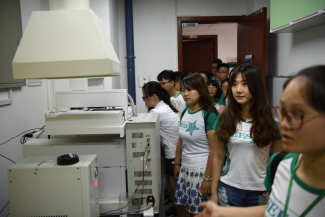 12参观城市生态重点实验室（黄惠琴介绍）