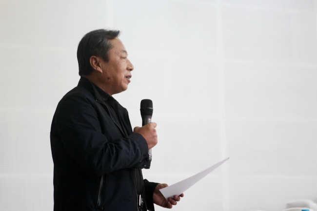 副院长王希华主持会议 副院长王希华主持会议