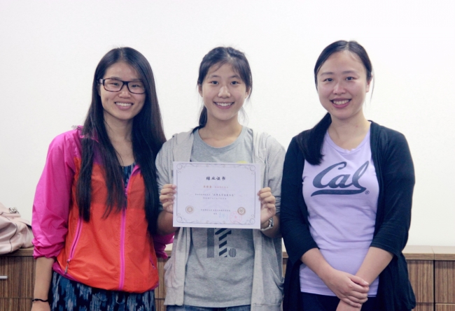 7 为营员颁发结业证书 7 为营员颁发结业证书