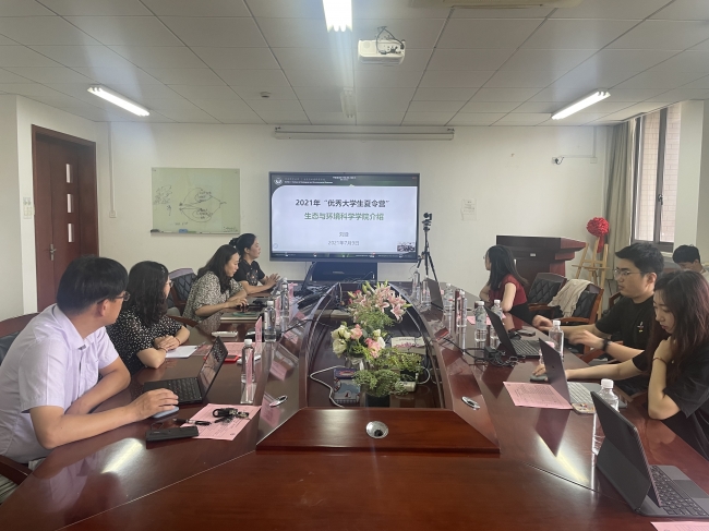 01 刘婕书记致欢迎词并介绍学院基本情况