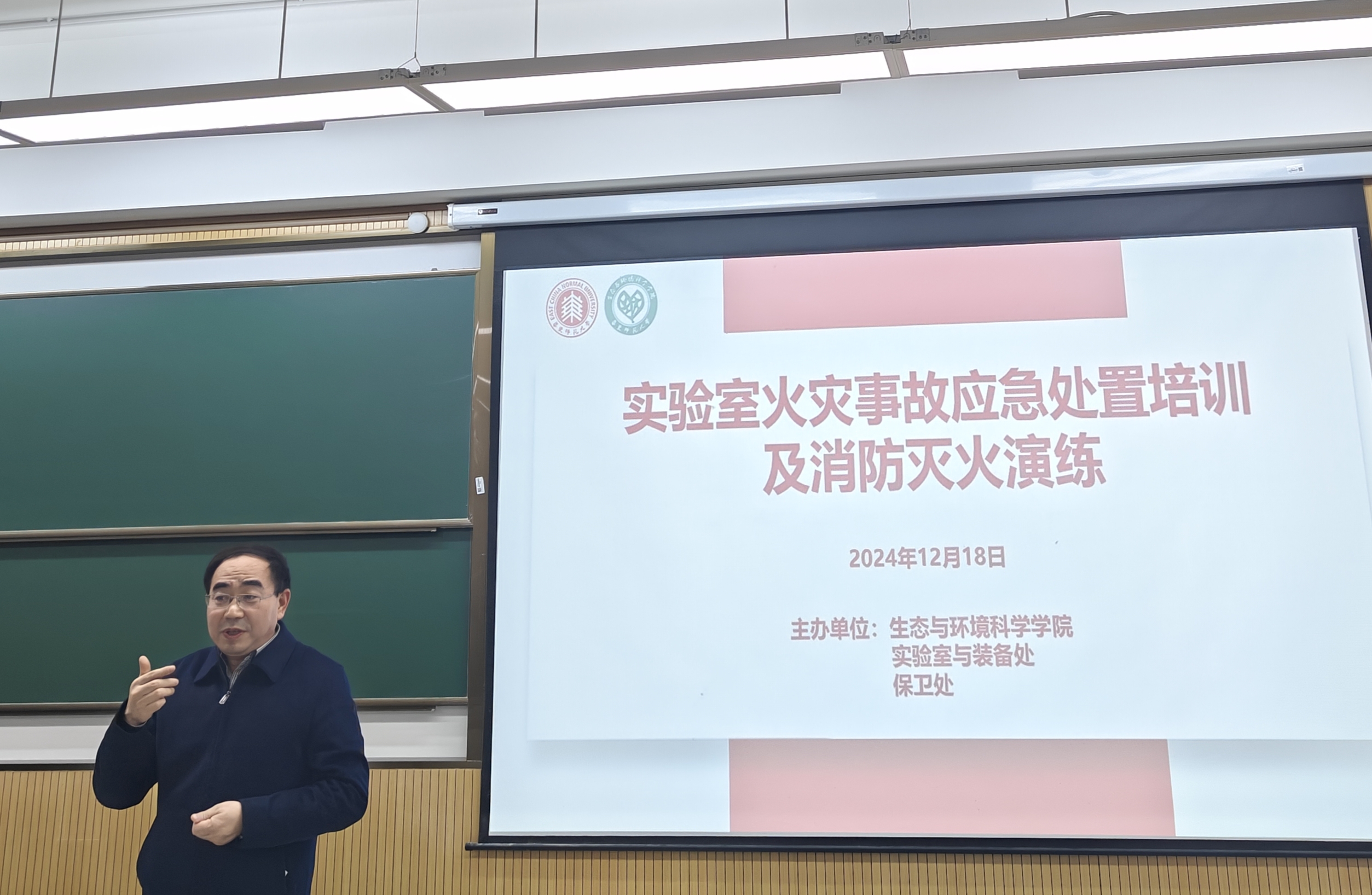 讲话2.jpg 讲话2.jpg