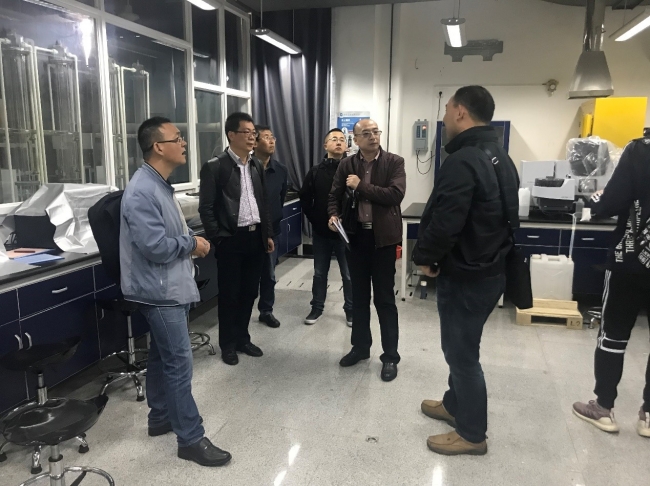 我院曹承进老师介绍仪器分析室