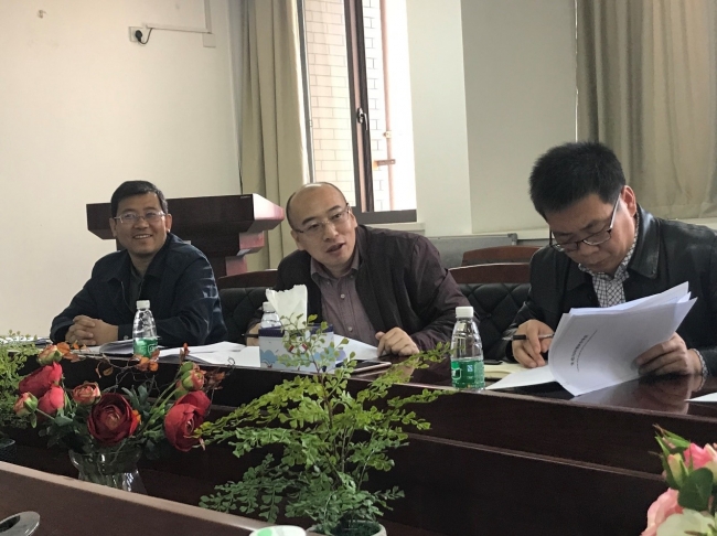 双方就地理与环境工程学院本科环境工程专业培养方案展开讨论，地理与环境工程学院