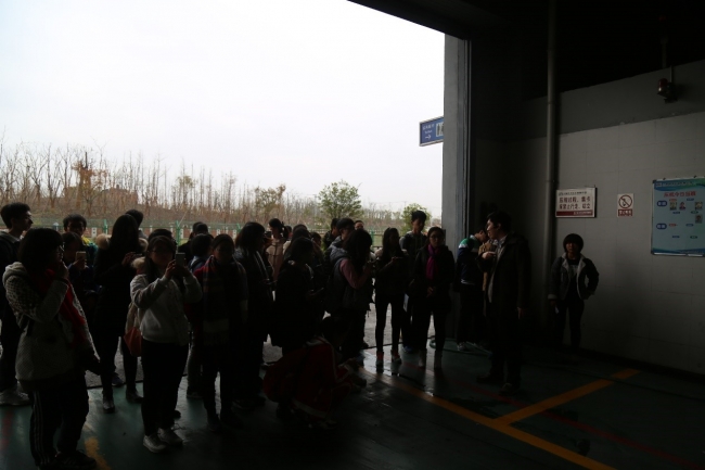 参观垃圾中转压缩过程 参观垃圾中转压缩过程