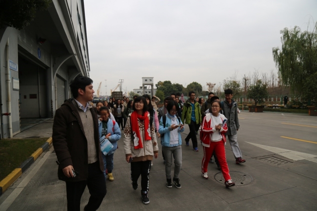 前往码头参观 前往码头参观