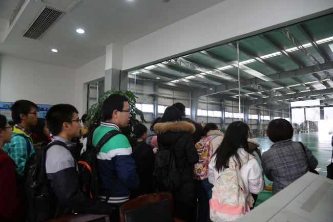 参观垃圾车如何有序倾倒垃圾 参观垃圾车如何有序倾倒垃圾