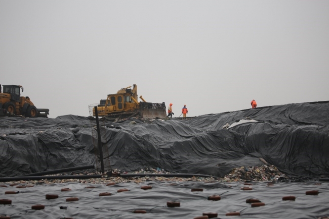 雨中的垃圾填埋场 雨中的垃圾填埋场
