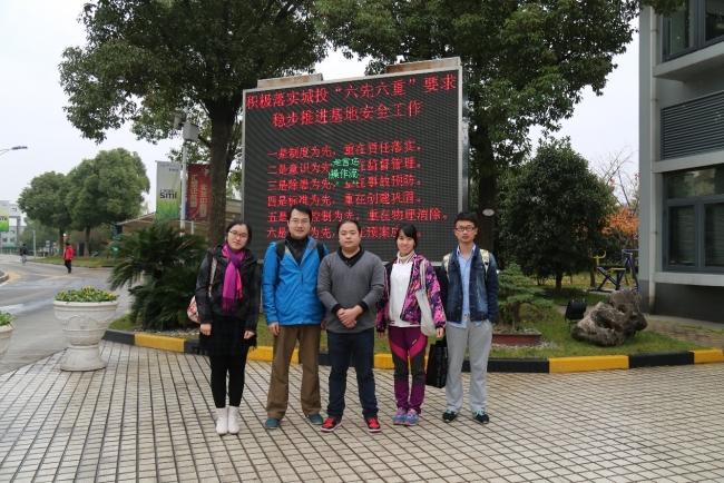 老师与助教的合影 老师与助教的合影