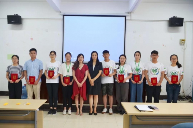 生态学优秀营员与老师亲切合影1 生态学优秀营员与老师亲切合影1