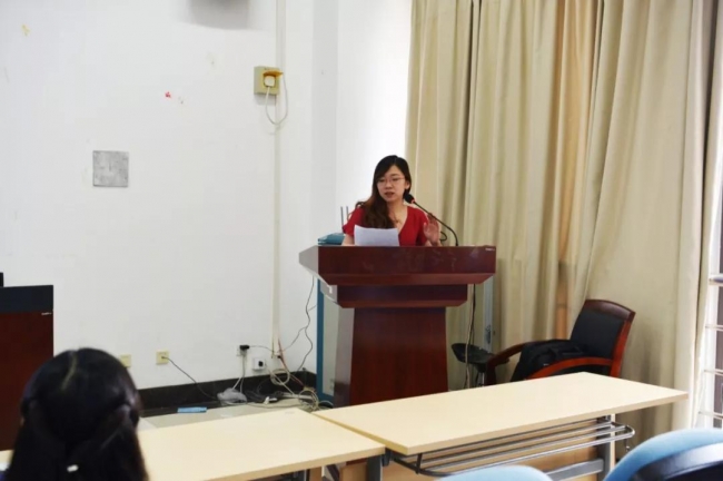 柳欣源老师宣布优秀营员名单 柳欣源老师宣布优秀营员名单