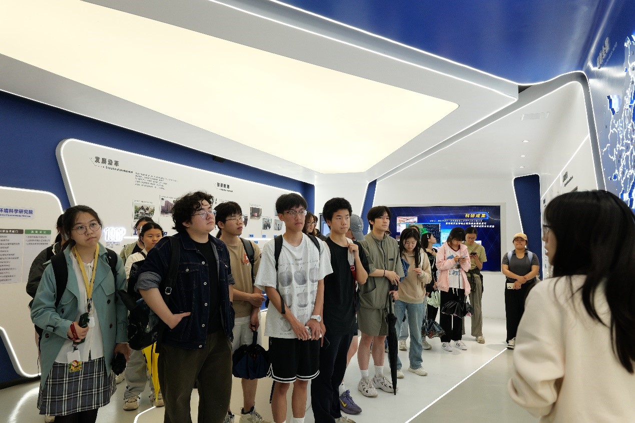 图片3(用作封面).jpg 图片3(用作封面).jpg