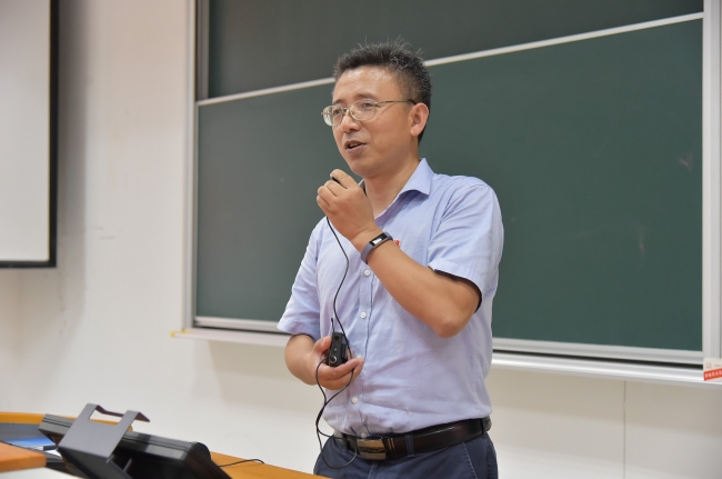 陈小勇院长为新生讲话 陈小勇院长为新生讲话