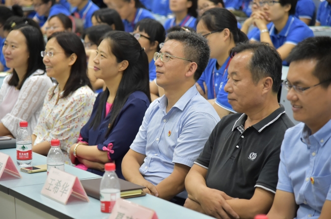 开学典礼现场 开学典礼现场